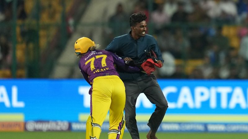 Watch: Pitch invader feels the wrath of Alyssa Healy during WPL 2024 clash – Hindustan Times